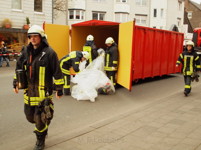 Weisses Pulver im Buero gefunden Koeln Porz Mitte Hauptstr P465.JPG